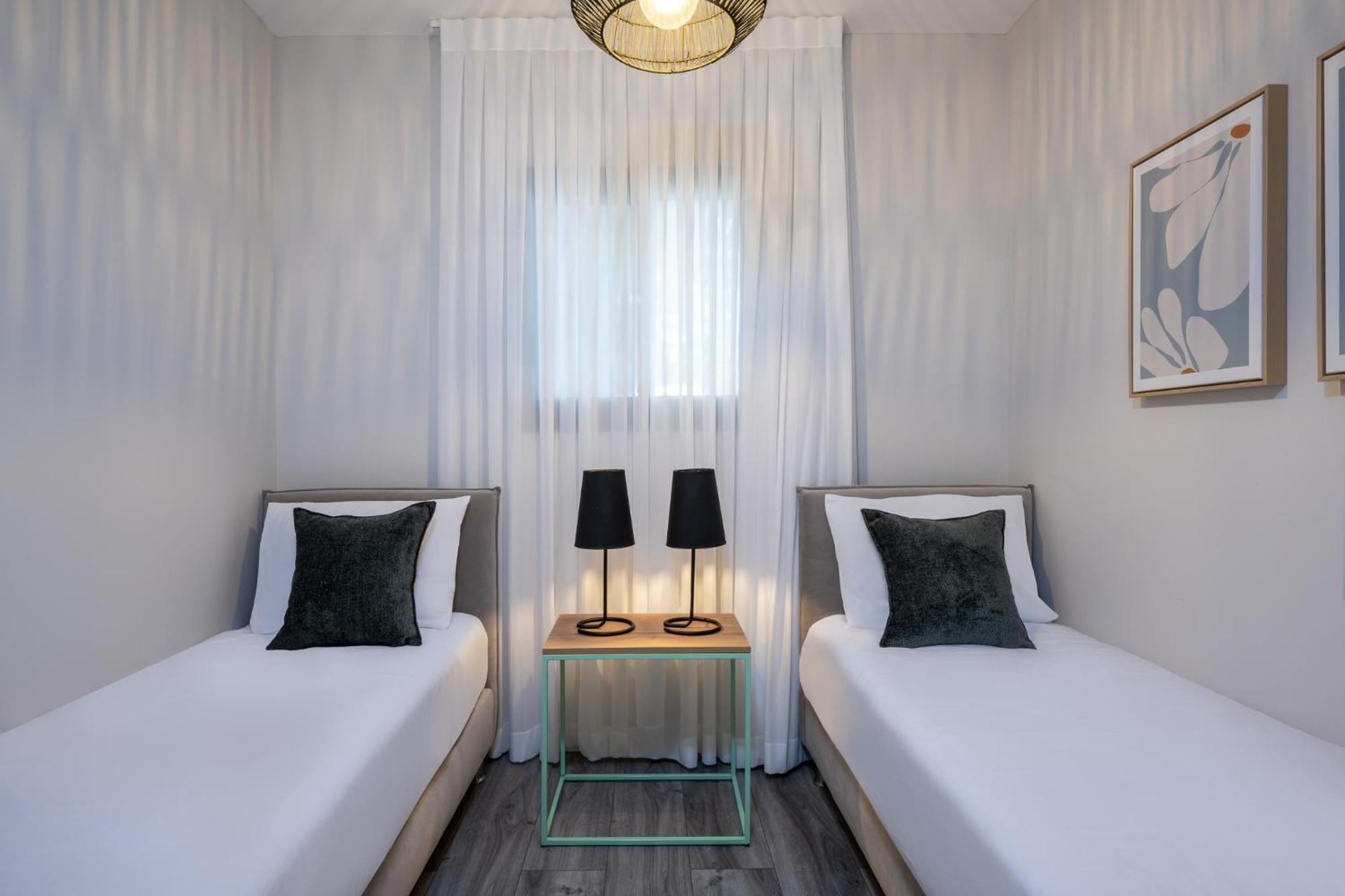 Erettz Dafna Travel Hotel Екстериор снимка