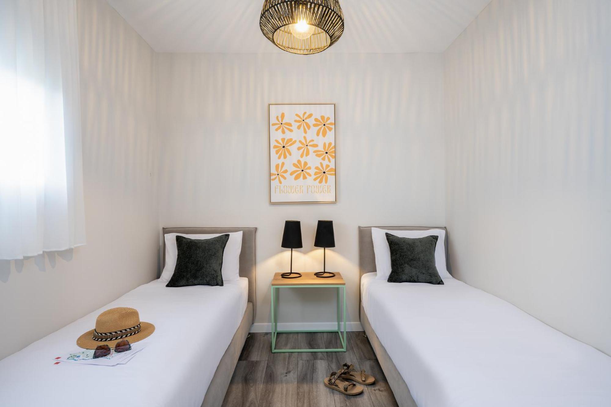 Erettz Dafna Travel Hotel Екстериор снимка